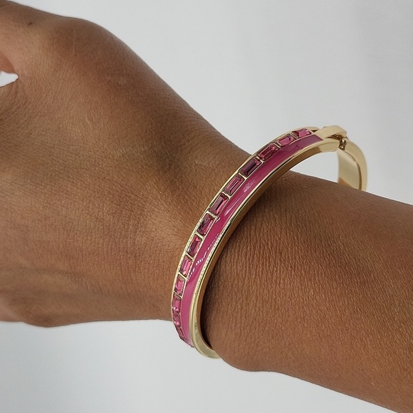 1768- Gold Tone Bangle Bracelet NWT - Picture 7 of 7